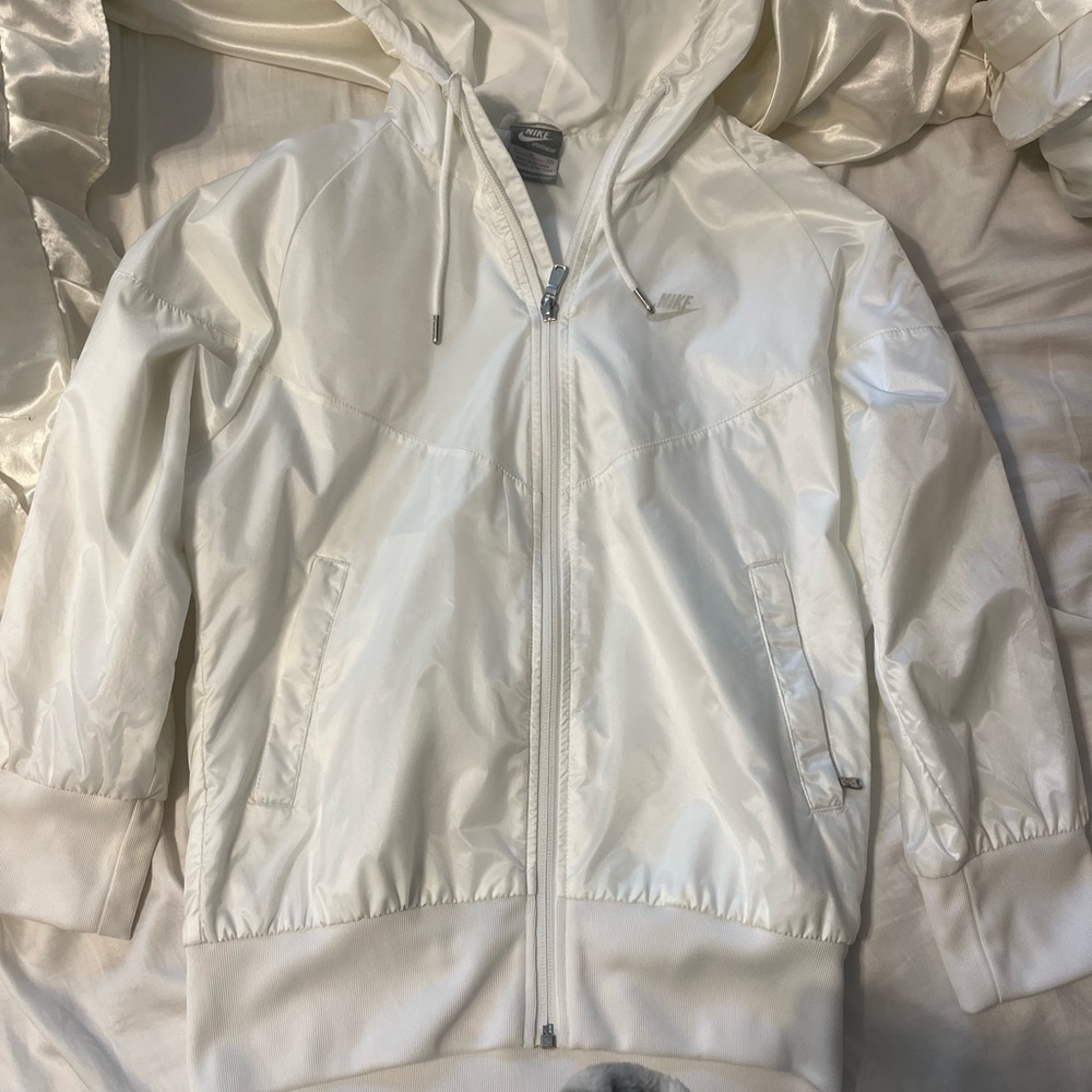 NIKE: XS Wind Breaker with cropped arms